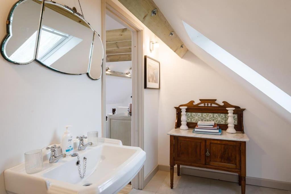 Stylish Cottage In The Pewsey Vale 말버러 외부 사진